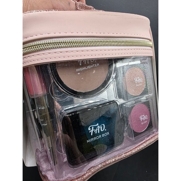 FAO Schwarz Ultimate Makeup Kit 30-Piece Set Includes Lipsticks Eyeshadows Blush - Picture 3 of 8